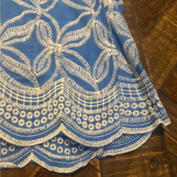 Solitaire NWT Blue and White Geometric Blouse - Picture 12 of 13